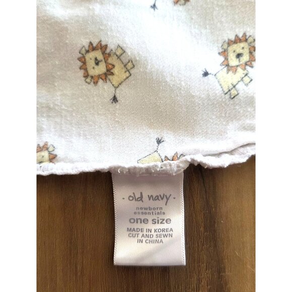 Old Navy 2007 White Cotton Flannel Lion Baby Blanket Swaddle Approx. 42"x37" - Picture 2 of 6